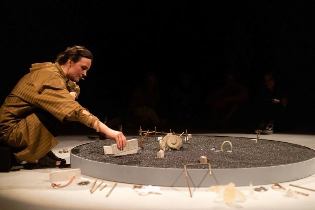 NEJA TOMŠIČ / NONUMENT GROUP: KROG