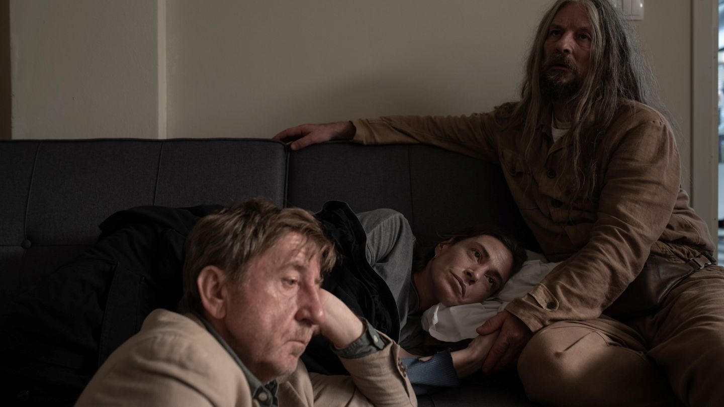 HOTEL ALKOHOL – filmsko-pogovorni večer z ustvarjalci filma in voditeljico Andrejo Škrabec