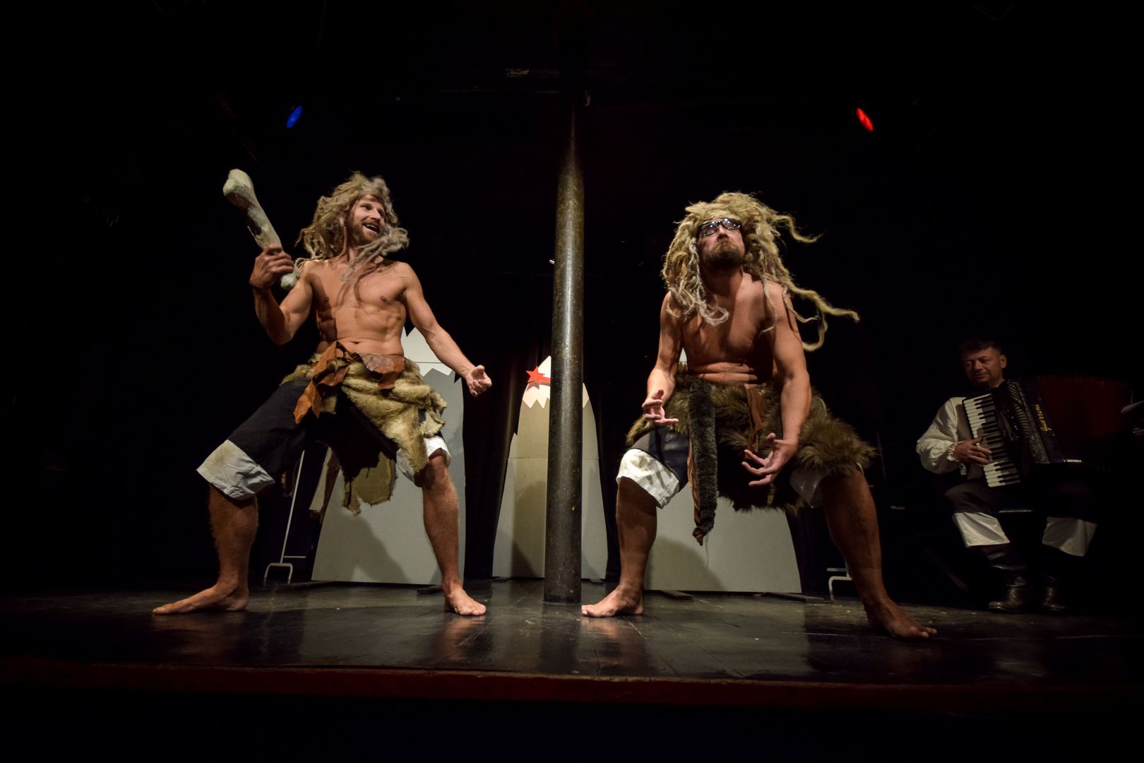 FESTIVAL KLOVNBUF: MATAFIR IN JAKA A. VOJEVEC: OD PALEOLITA DO TWITA