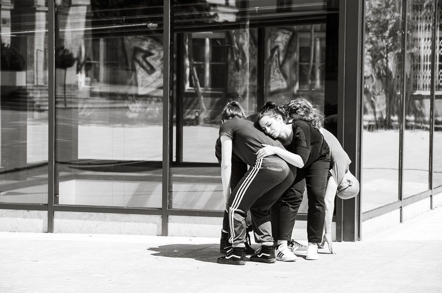 POIESIS SEBSTVA – VIJUGANJE: PRAKSA HOJE (OD TOČKE A DO B)