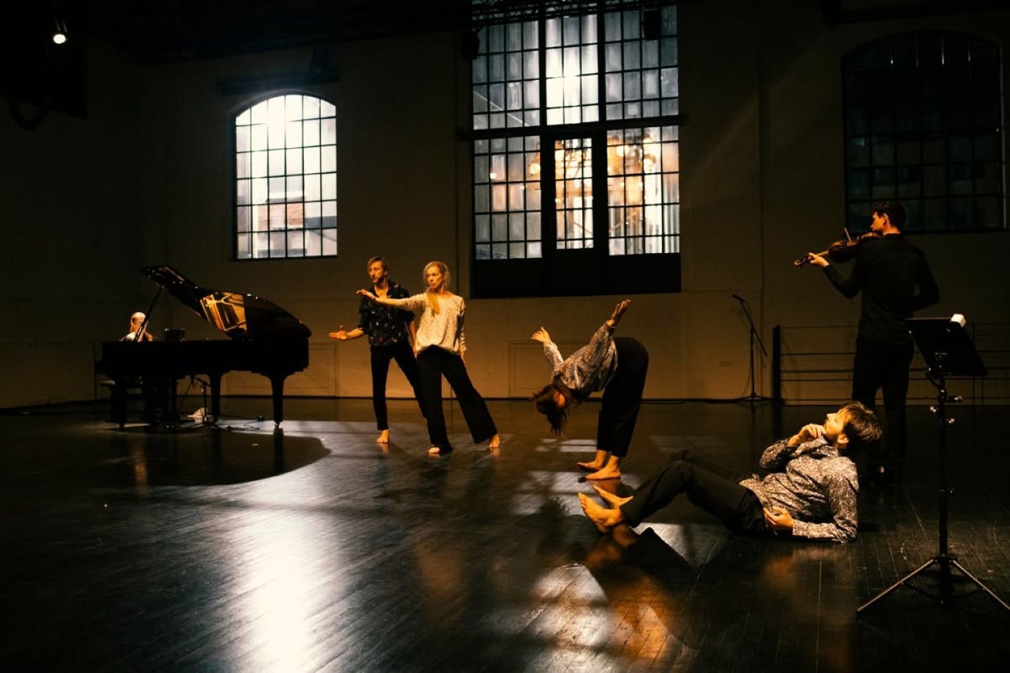 Andreja Rauch Podrzavnik in Milan Tomášik: Cage Open. Tovornjak, ki se pelje mimo glasbene šole