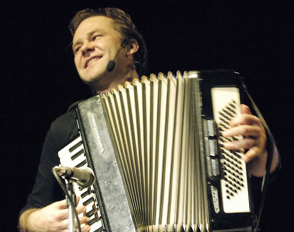 Glasbena monokomedija OD TIŠINE DO GLASBE