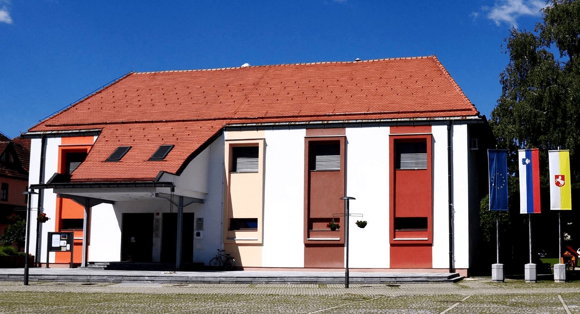https://olaii-static.s3.amazonaws.com/media/public/slovenske_konjice3.jpg